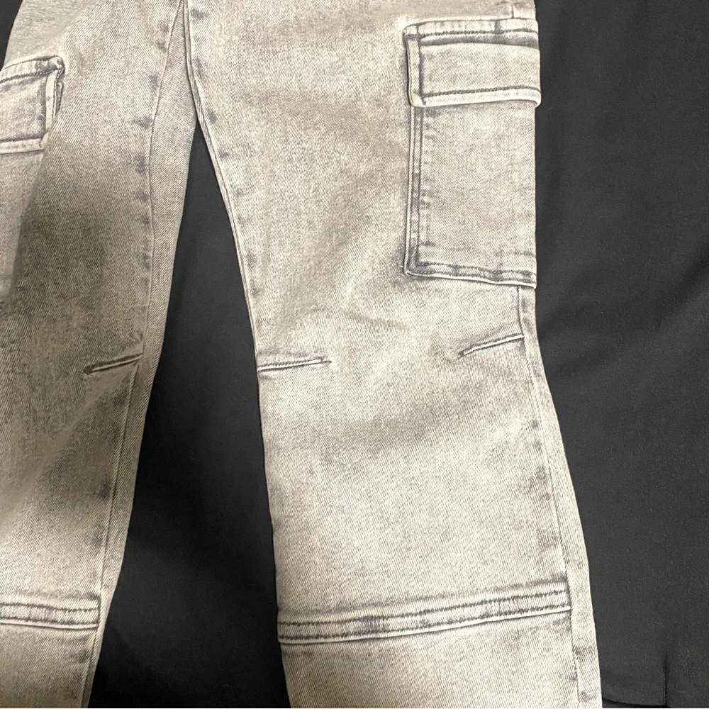 NWOT ALLSAINTS Duran Mid Rise Skinny Cargo Pants in Snow Grey - Size W28